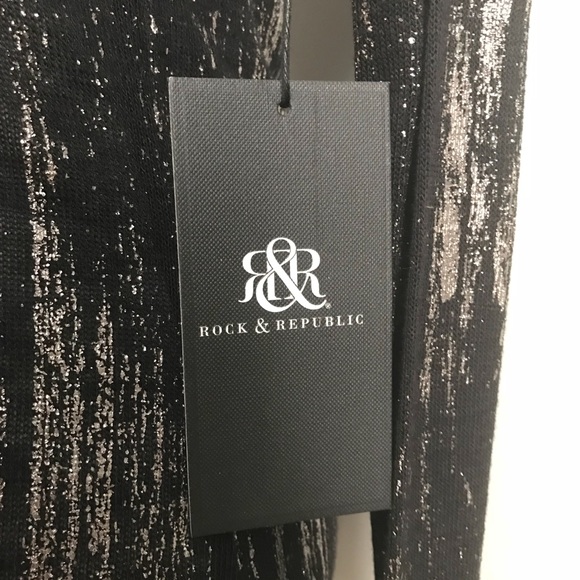 𝐑𝐎𝐂𝐊 & 𝐑𝐄𝐏𝐔𝐁𝐋𝐈𝐂 Black L/S Top - Picture 9 of 9